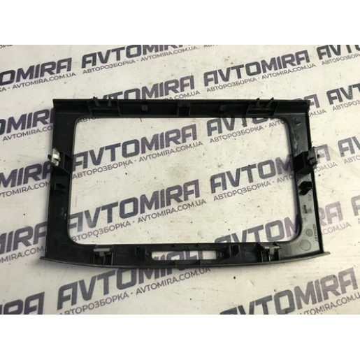  Накладка магнитолы VW Passat B6 2005-2010 3C0858069AE